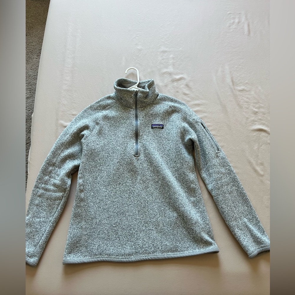 Women’s Patagonia sweatshirt